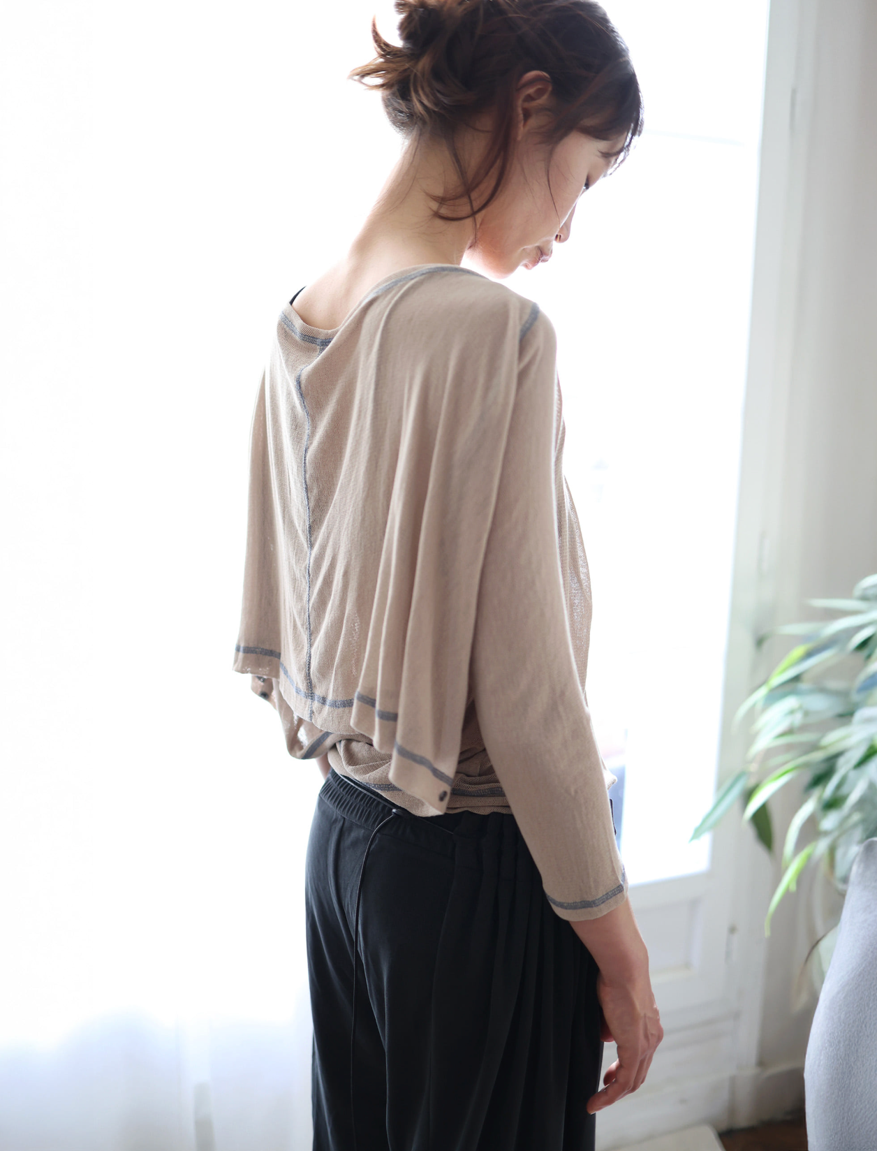 Back flare mesh top beige