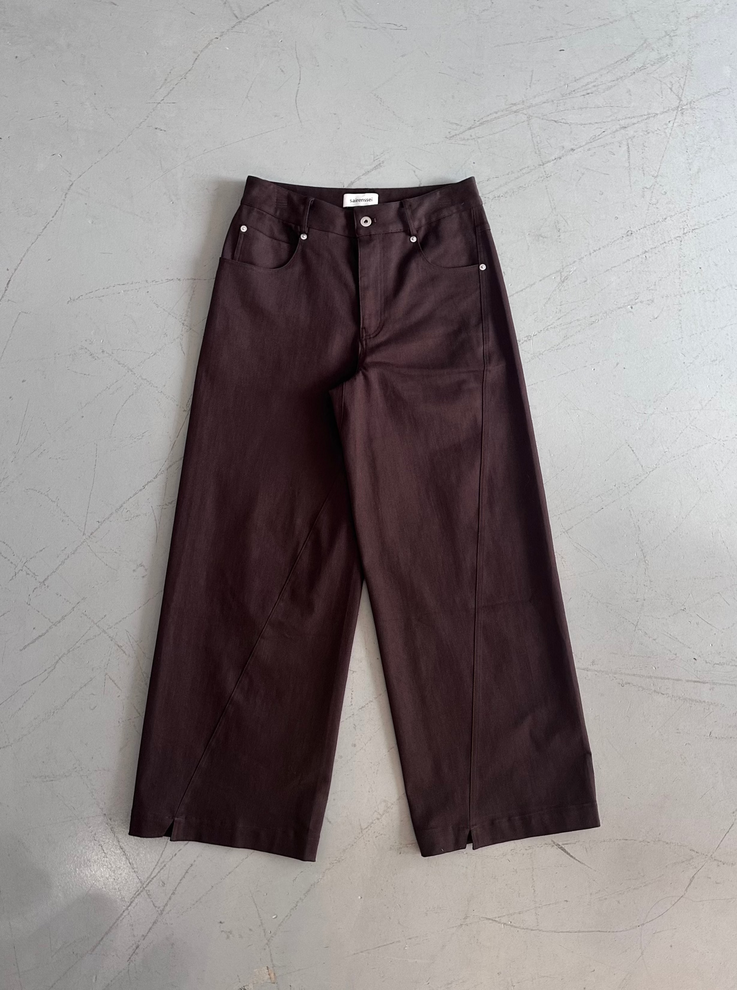 Swivel waxy trousers