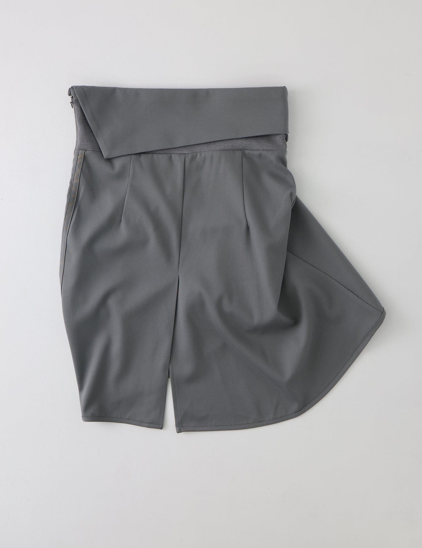 Brace unbalance skirt
