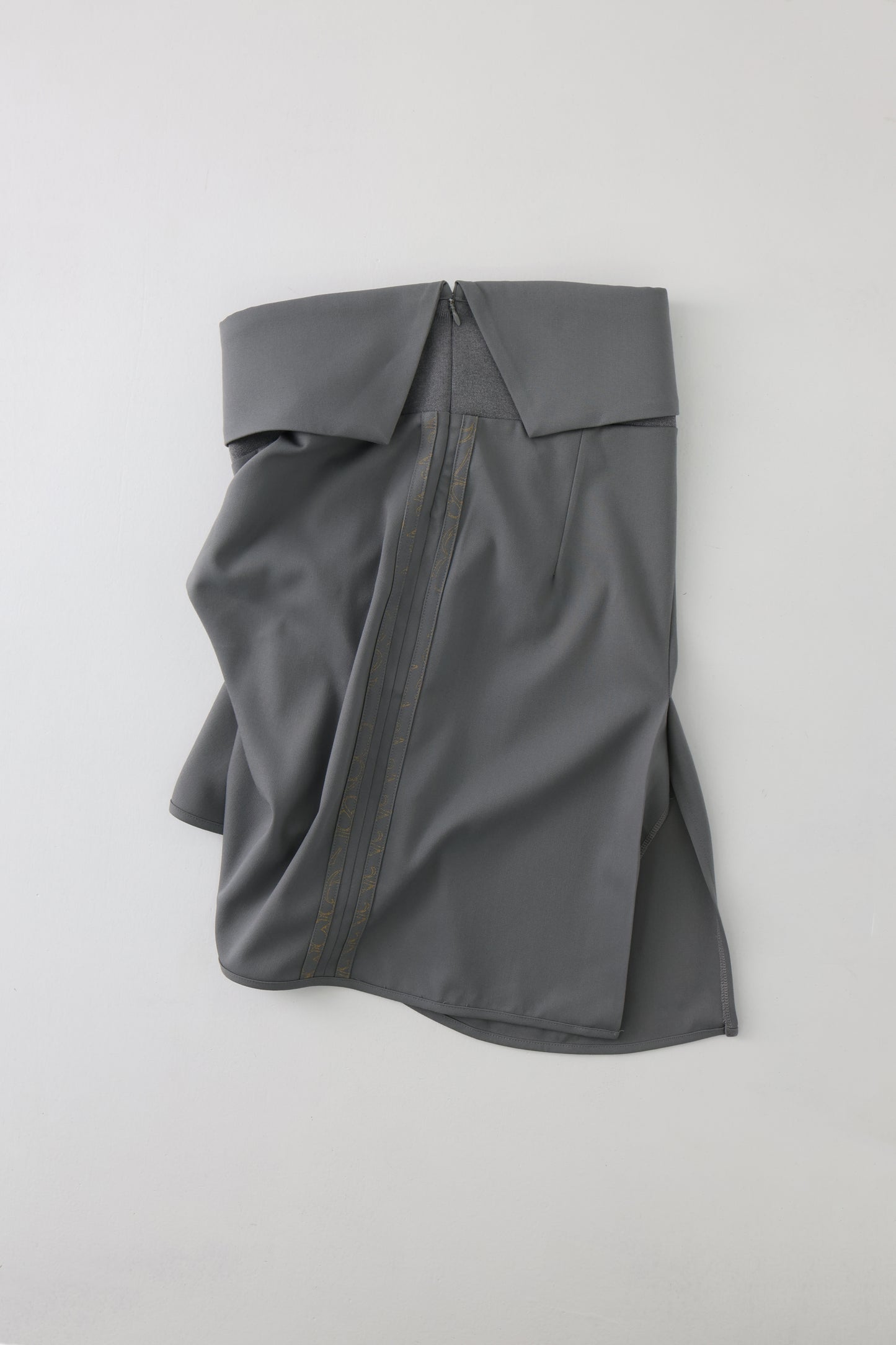Brace unbalance skirt