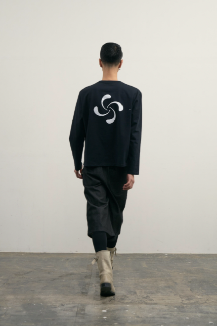 Cropped logo long sleeved T-shirts