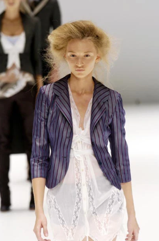 Alexander McQueen Spring 2005 (velvetknife)