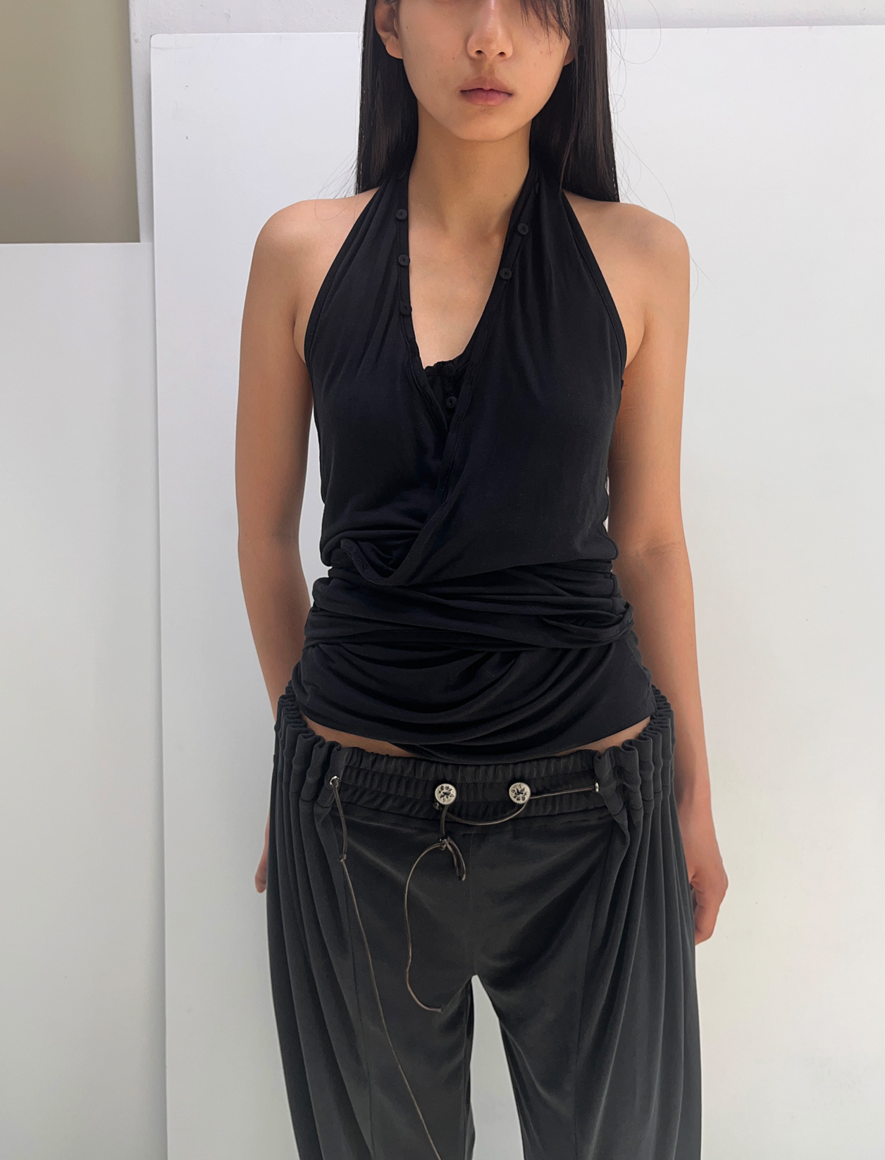 Halter wrap sleeveless	black