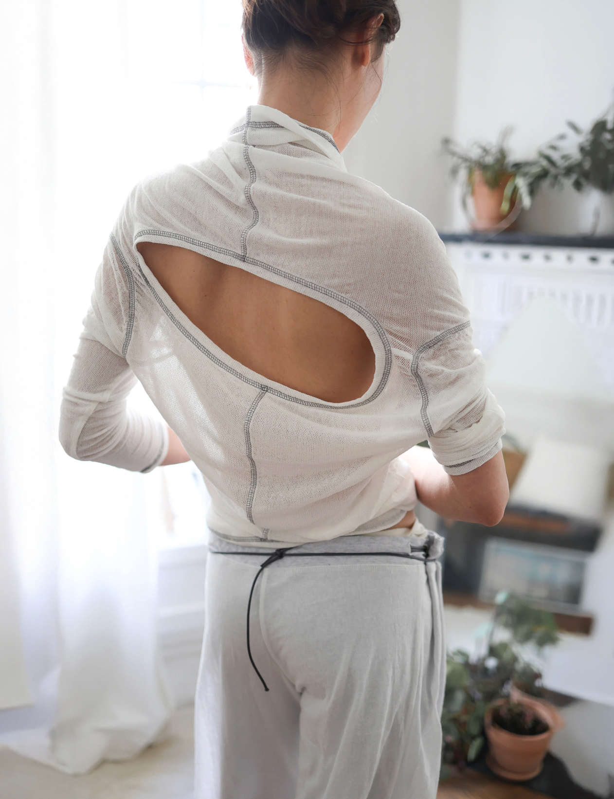 Back flare mesh top white