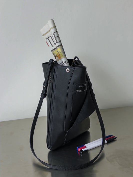 1ds Dimple Flap Crossbody Black Calf Leather (Black)