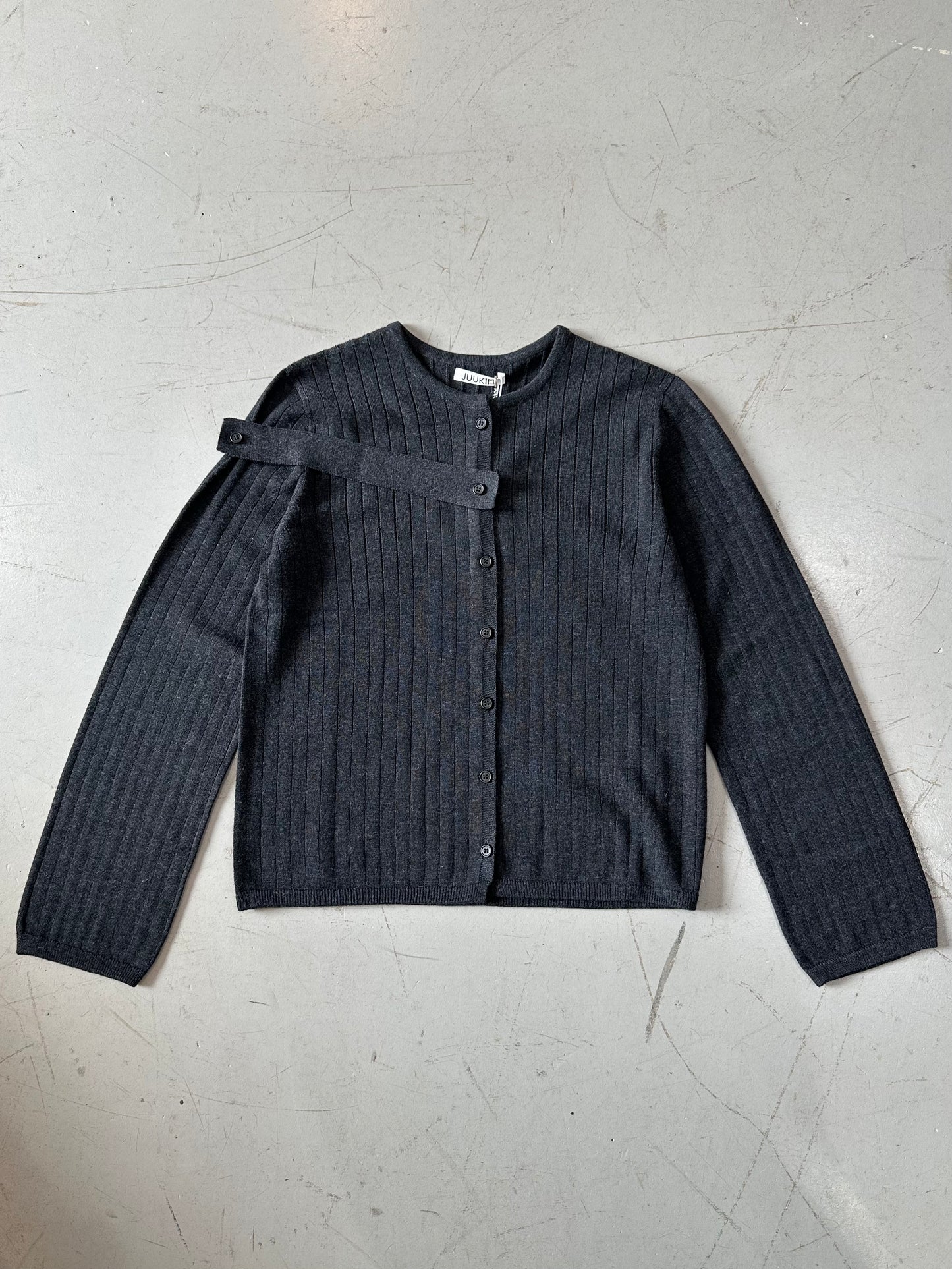 BUTTONED STRAP CARDIGAN IN MIXED WOOL DARK GRAY