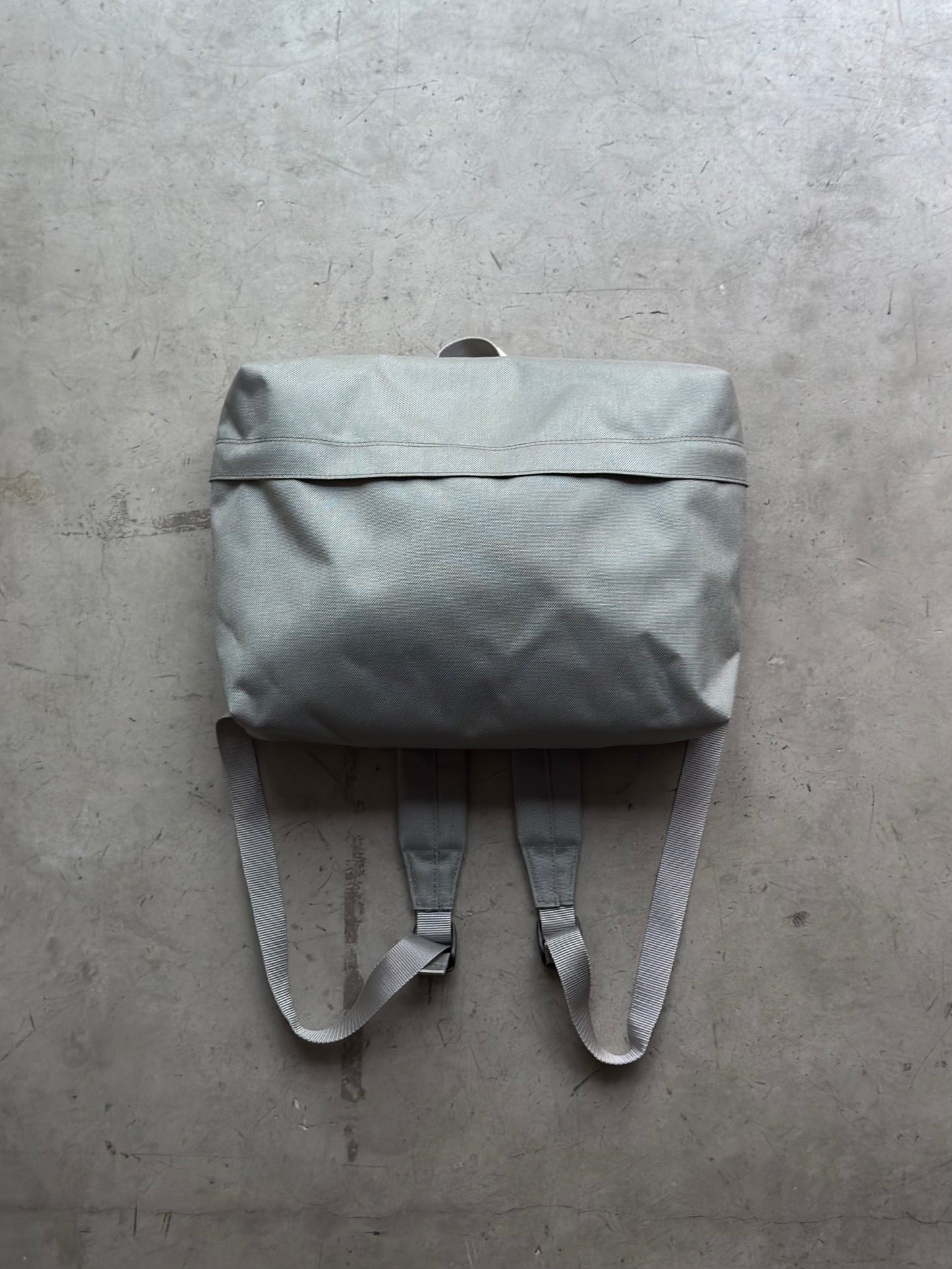 LIGHT (Grey)