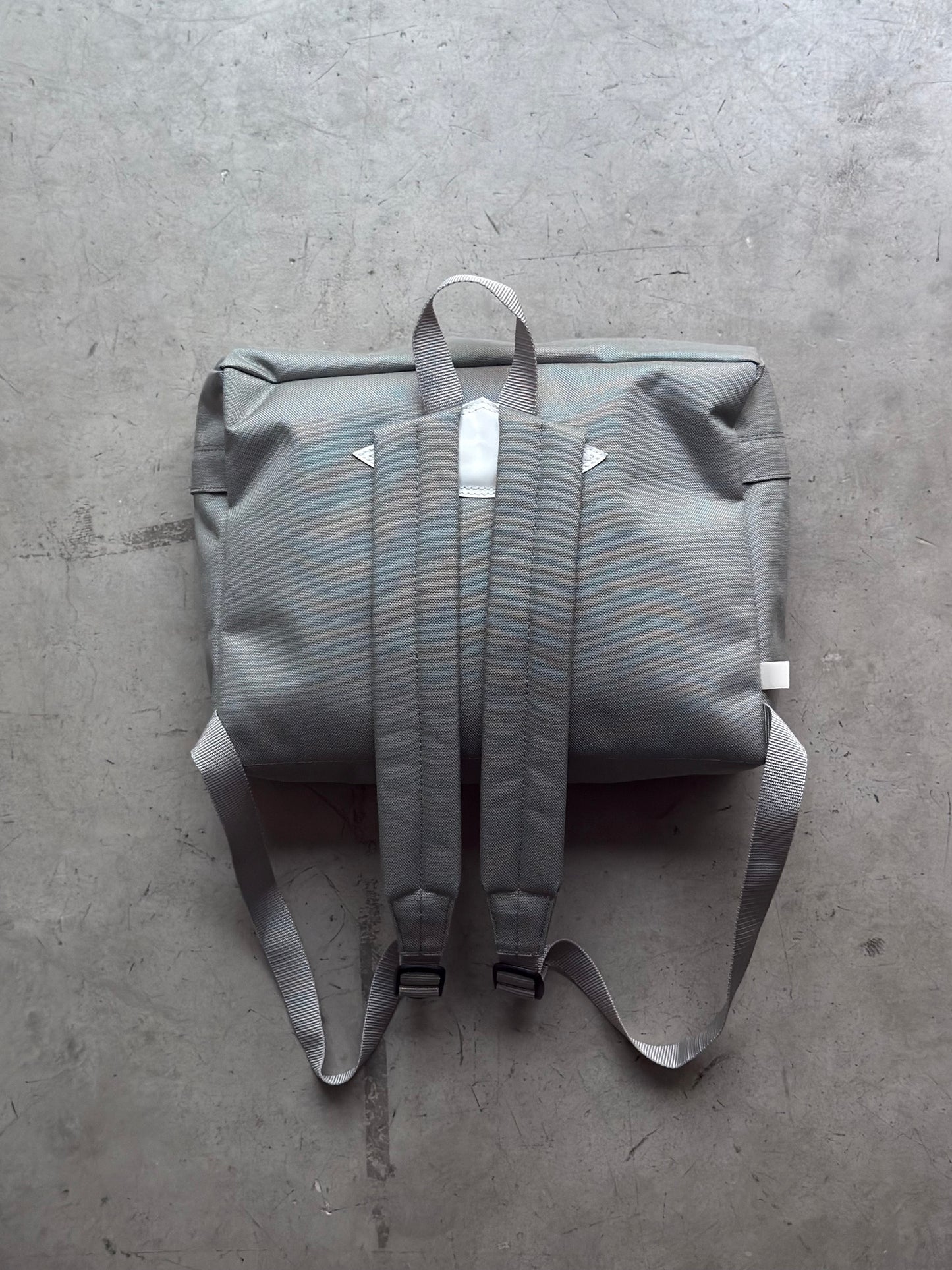 LIGHT (Grey)