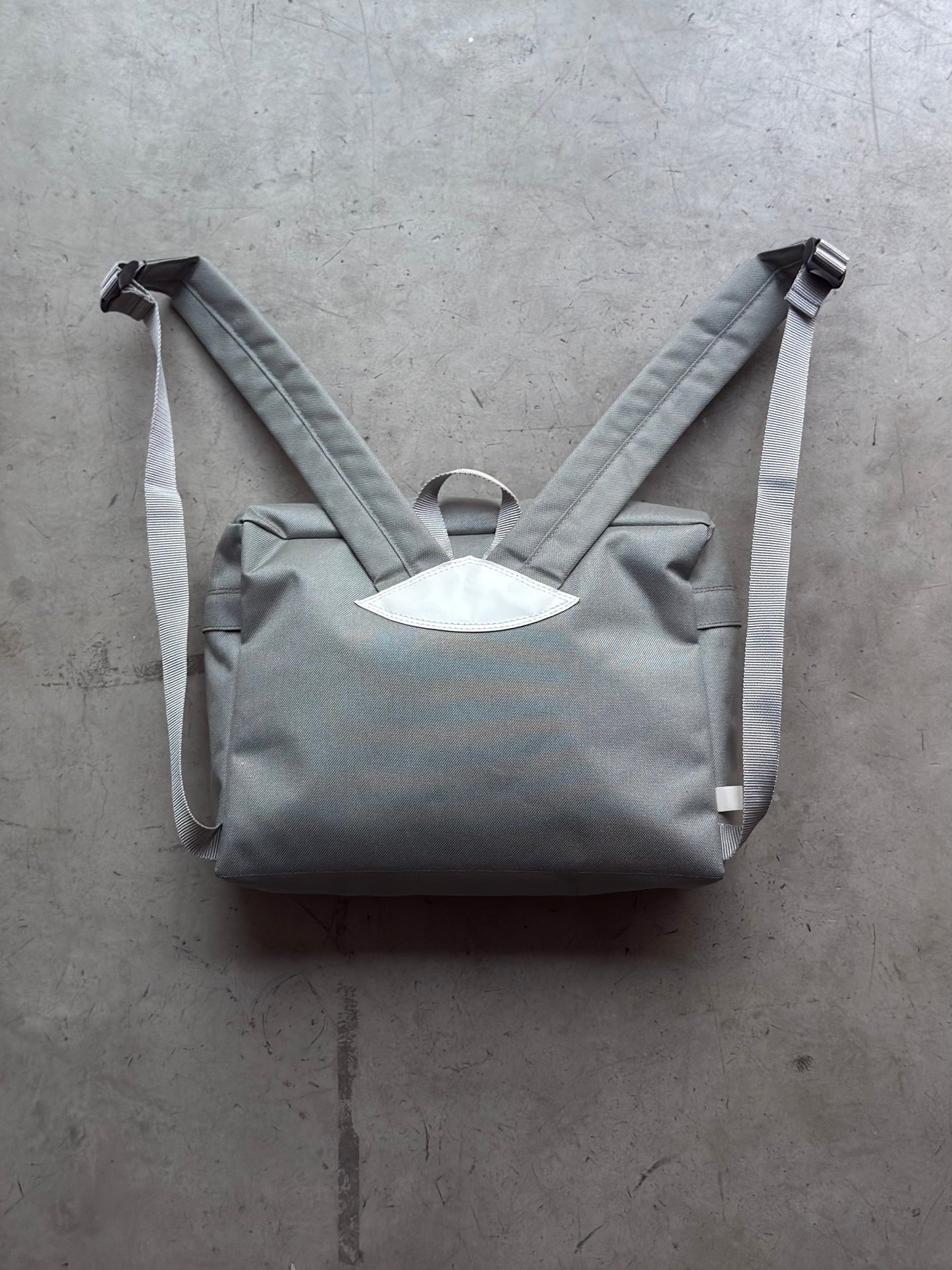 LIGHT (Grey)