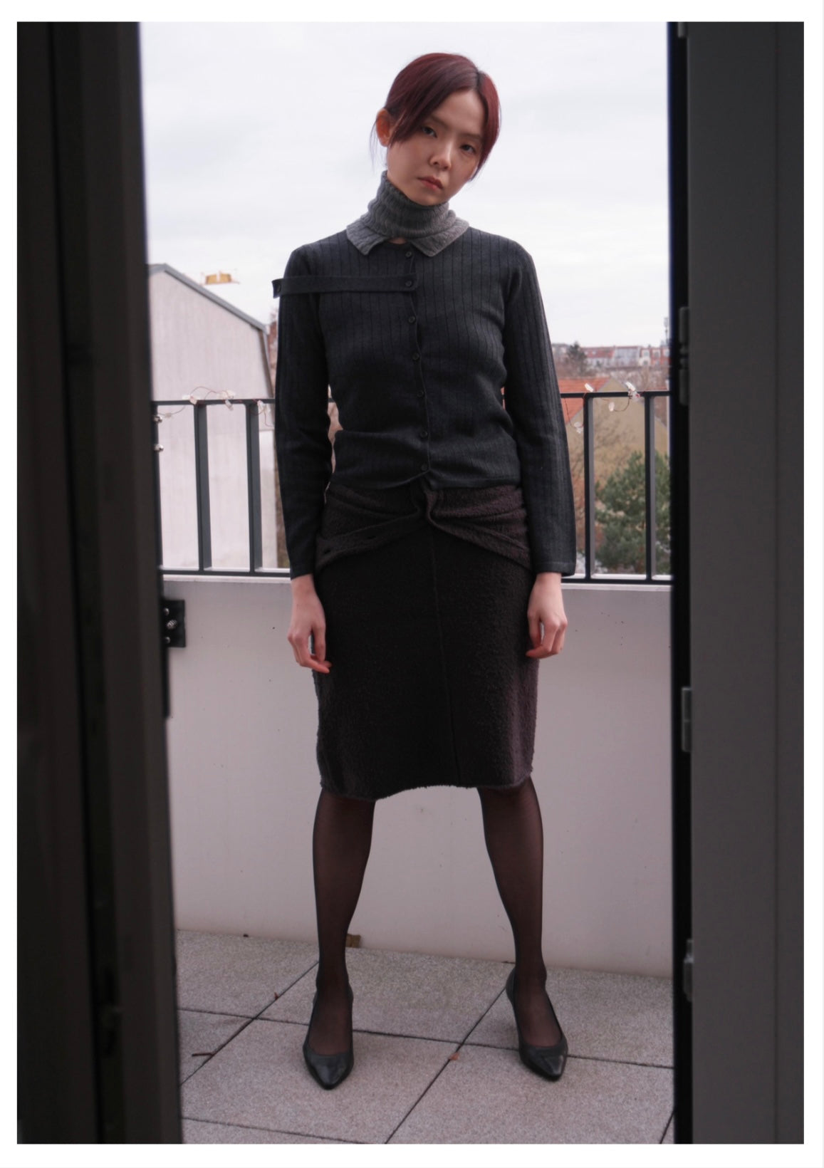BUTTONED STRAP CARDIGAN IN MIXED WOOL DARK GRAY