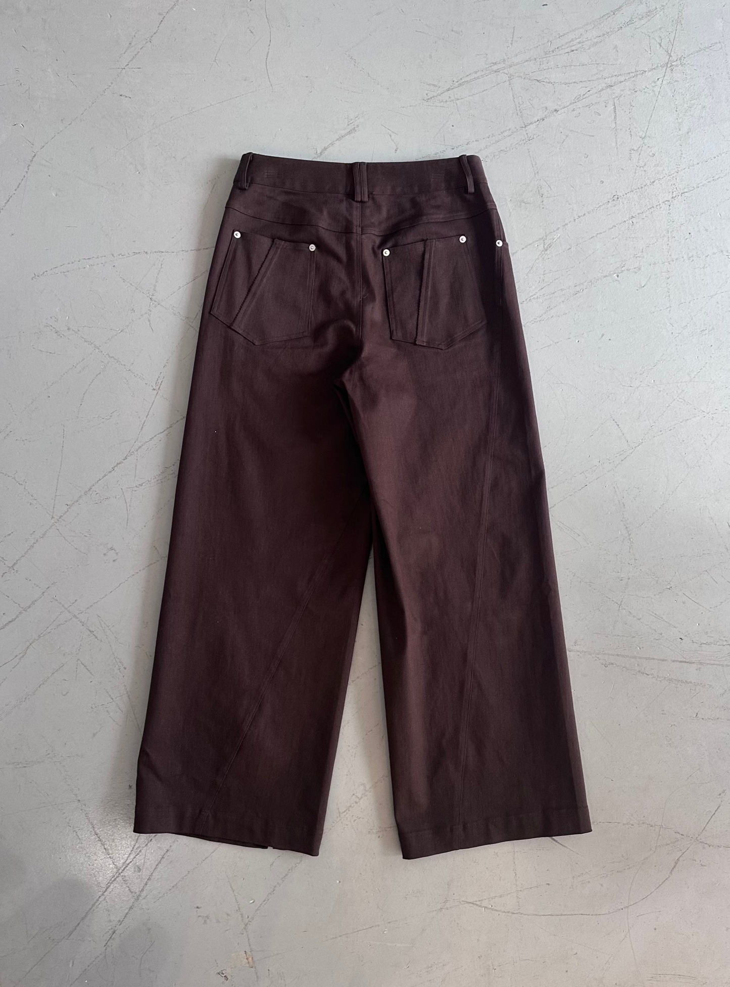 Swivel waxy trousers