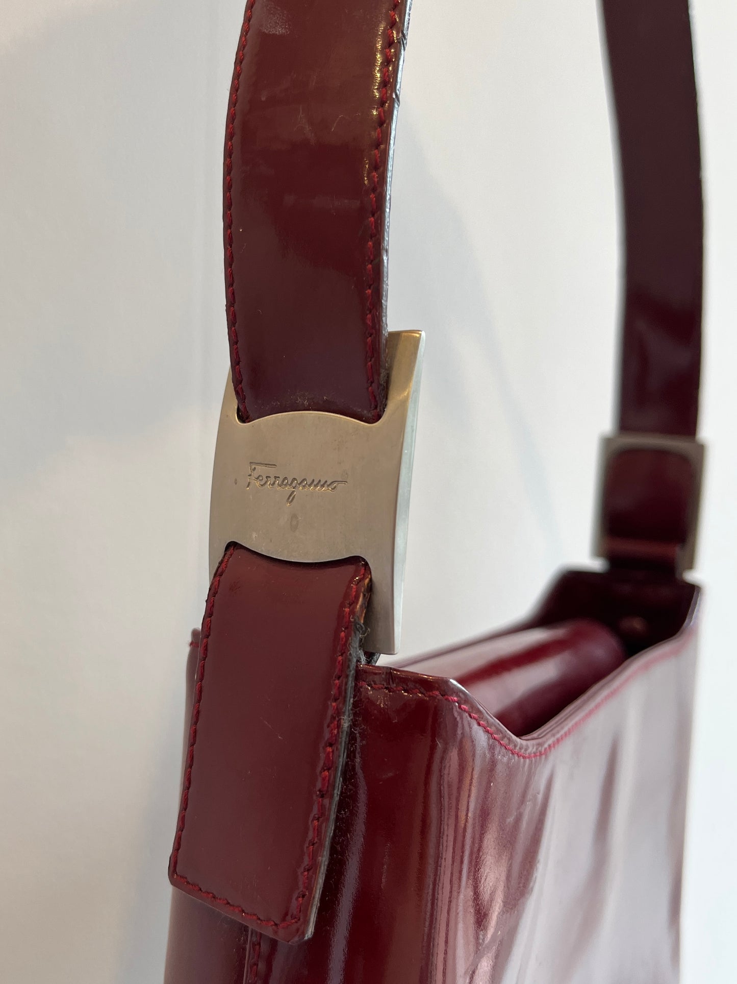 FERRAGAMO 00‘s Patent Leather Shoulder Bag (Burgundy)