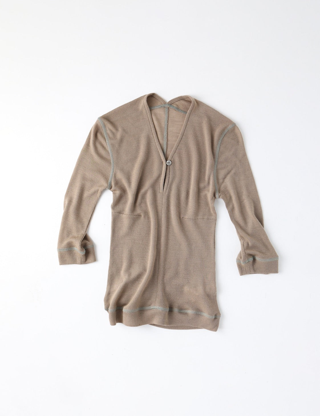 Nape Half-sleeve Top