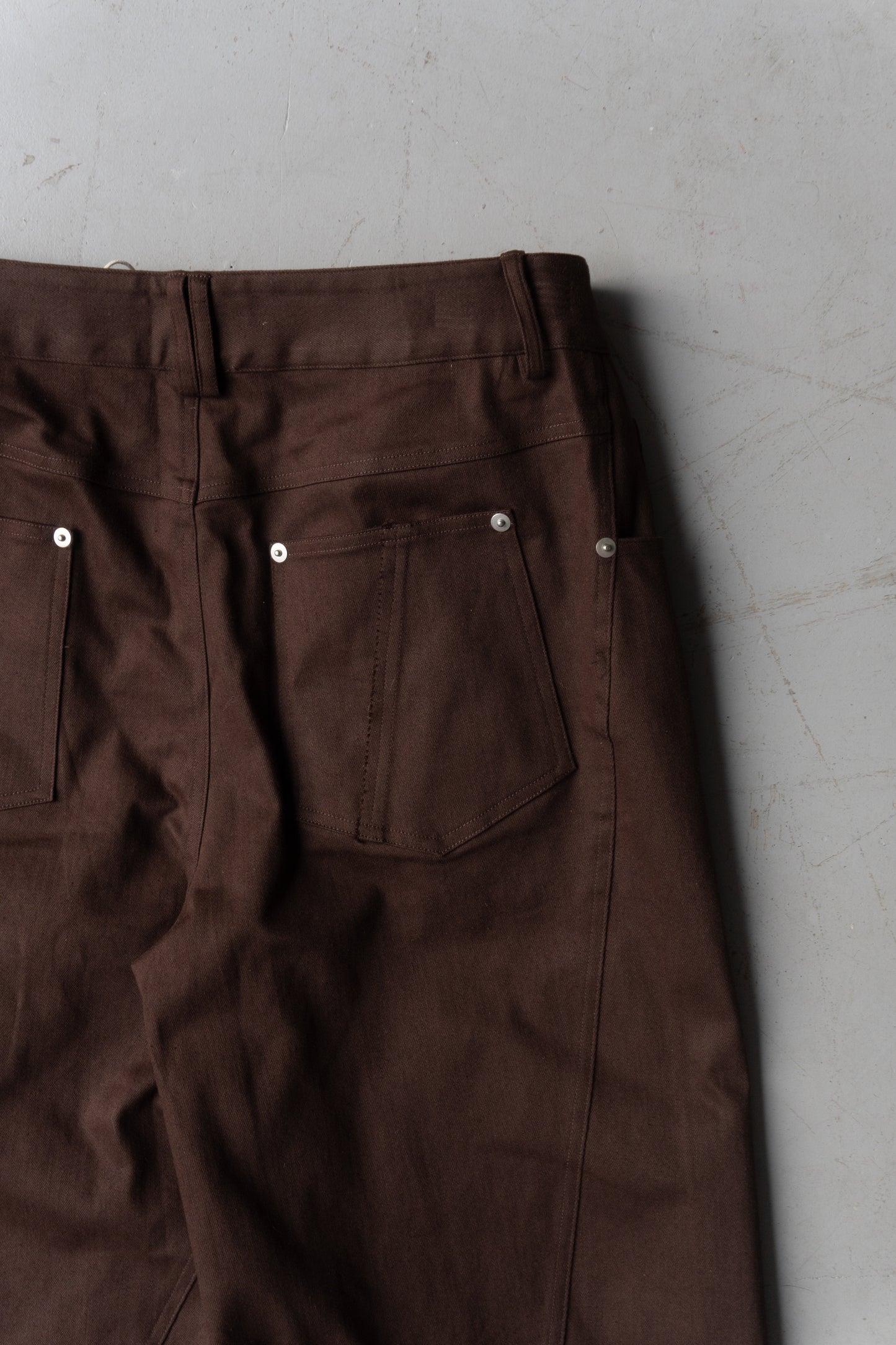 Swivel waxy trousers
