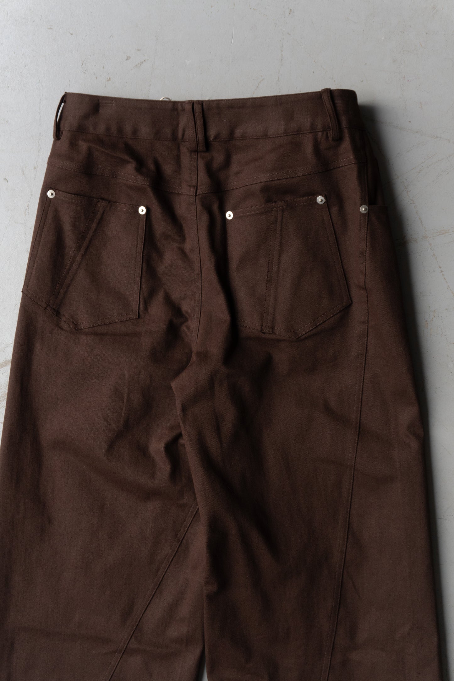 Swivel waxy trousers