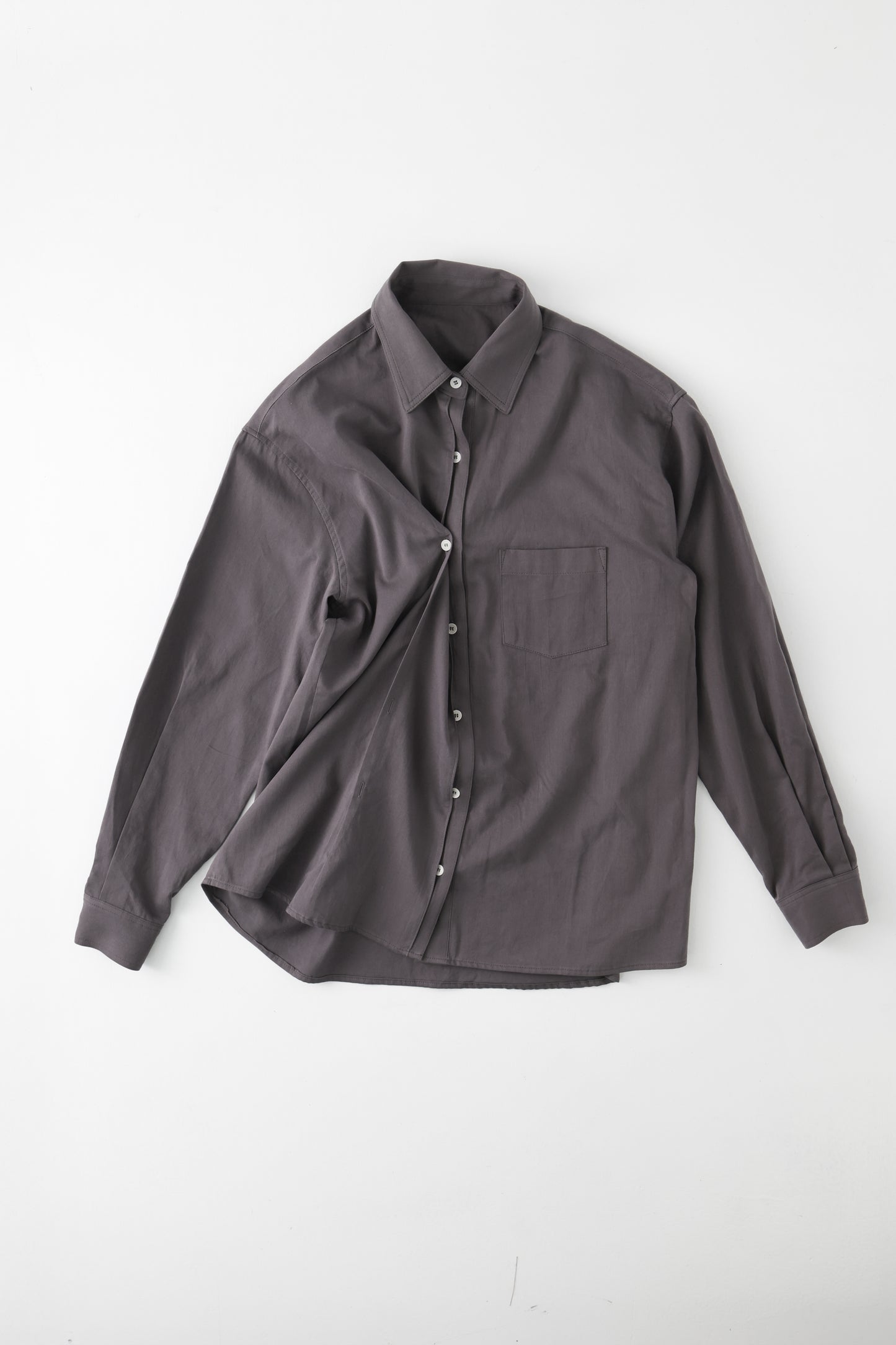 HALF-HIDDEN PLACKET SHIRTS