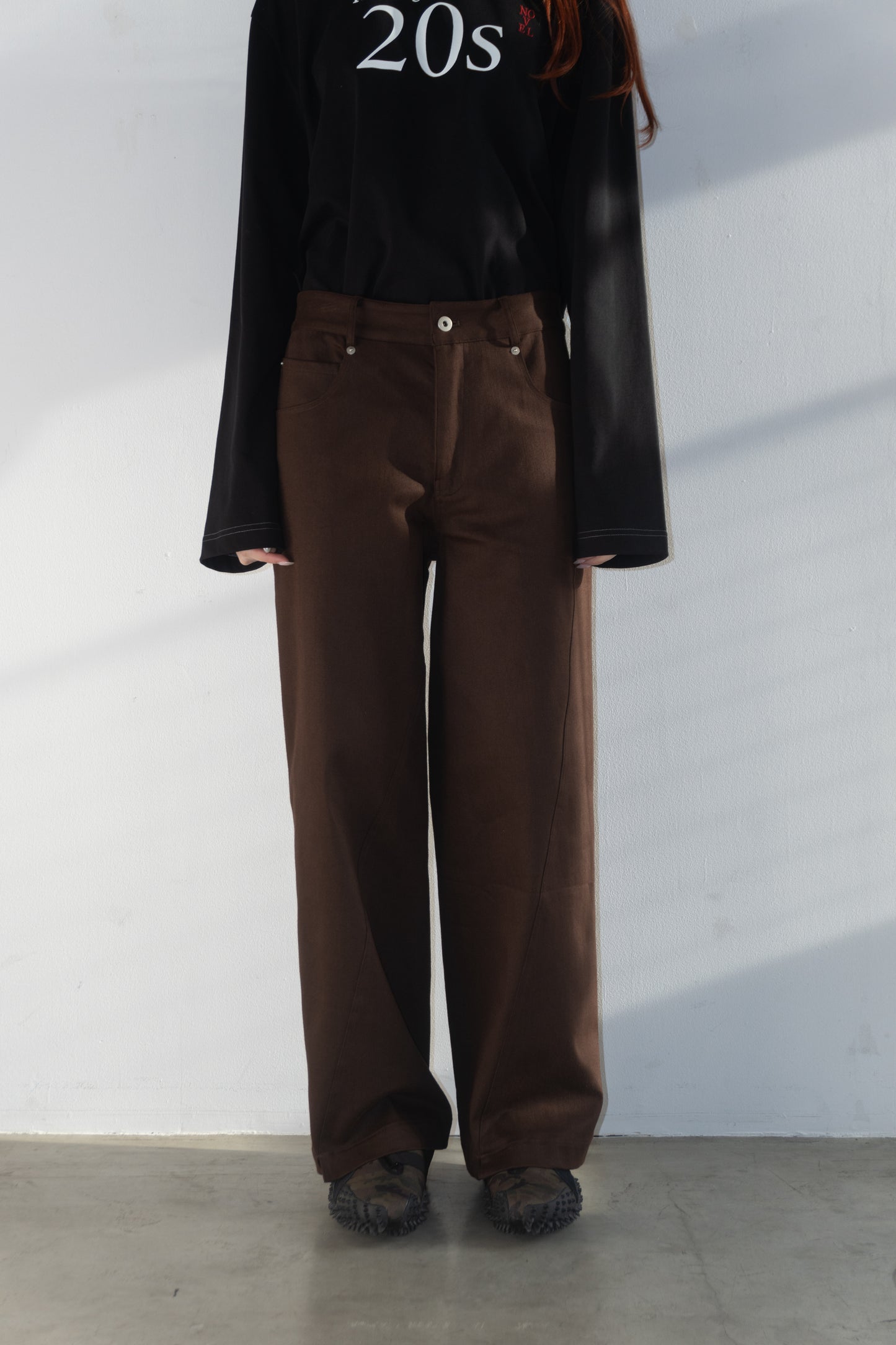Swivel waxy trousers