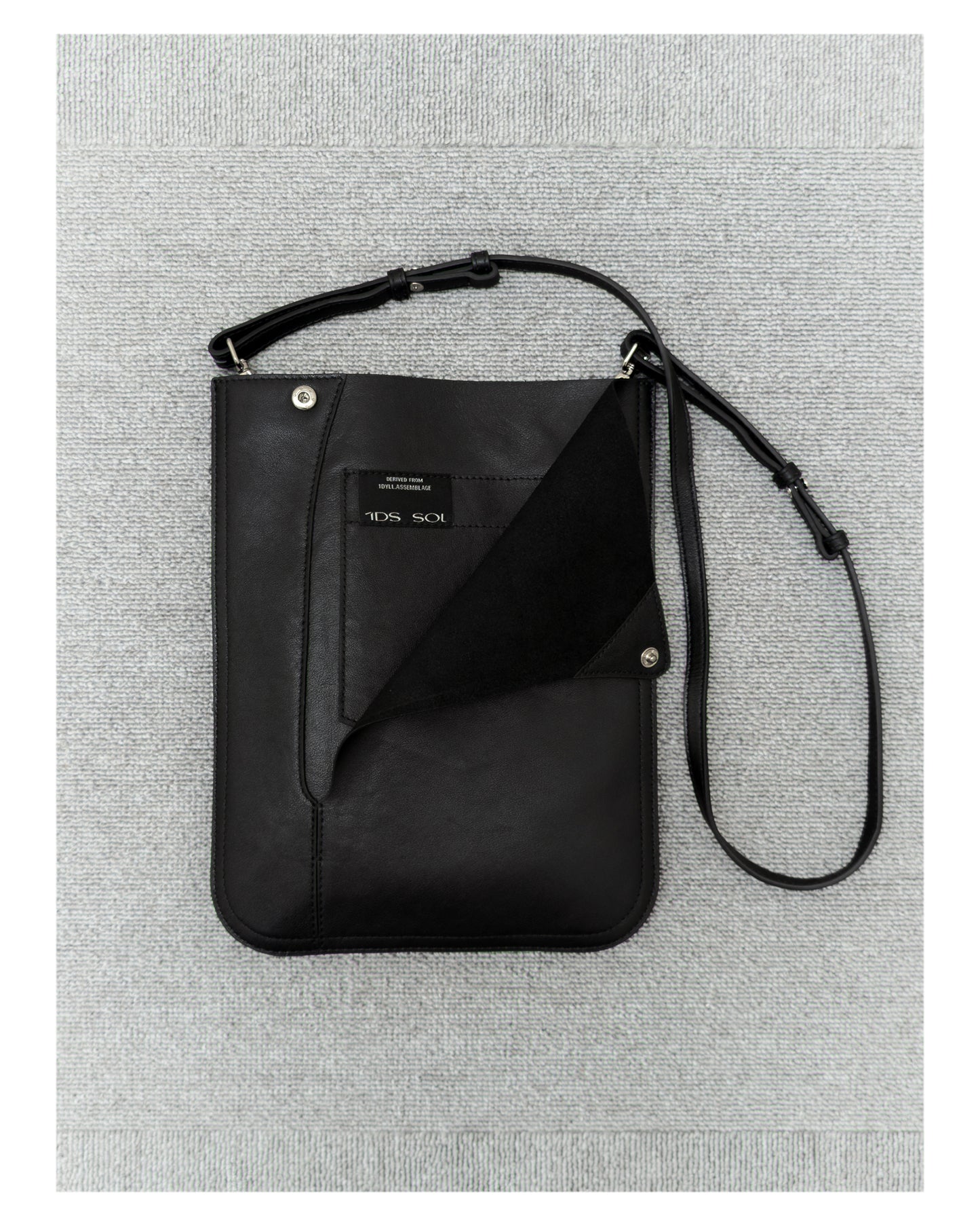 1ds Dimple Flap Crossbody Black Calf Leather (Black)